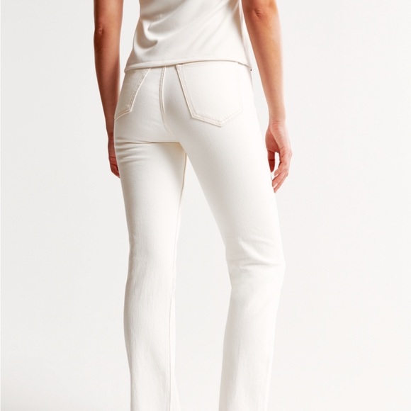 Never been worn Abercrombie & Fitch white ankle straight jeans. Size 25. - Picture 3 of 4